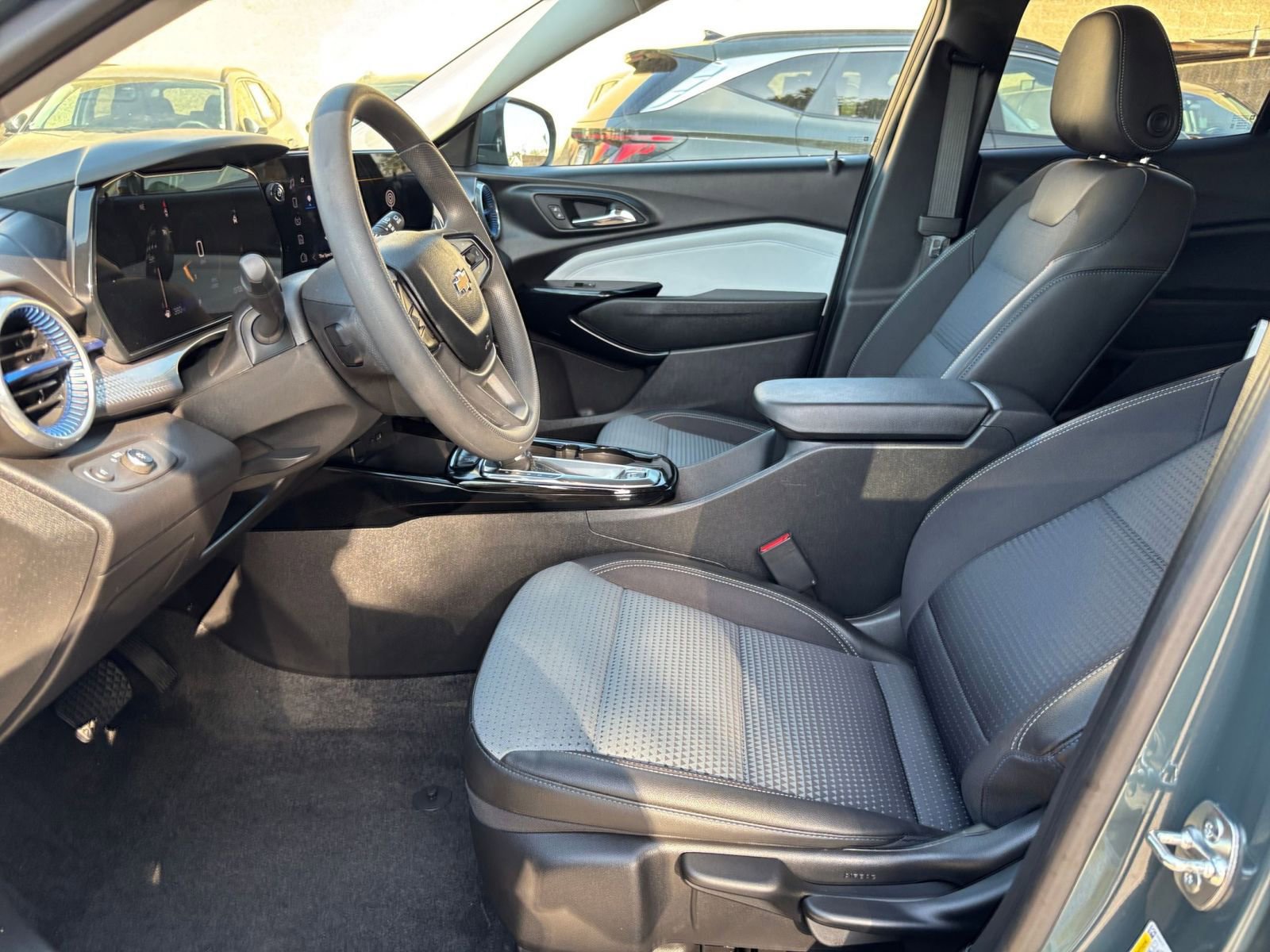 Thumbnail: 2025 Chevrolet Trax - 27