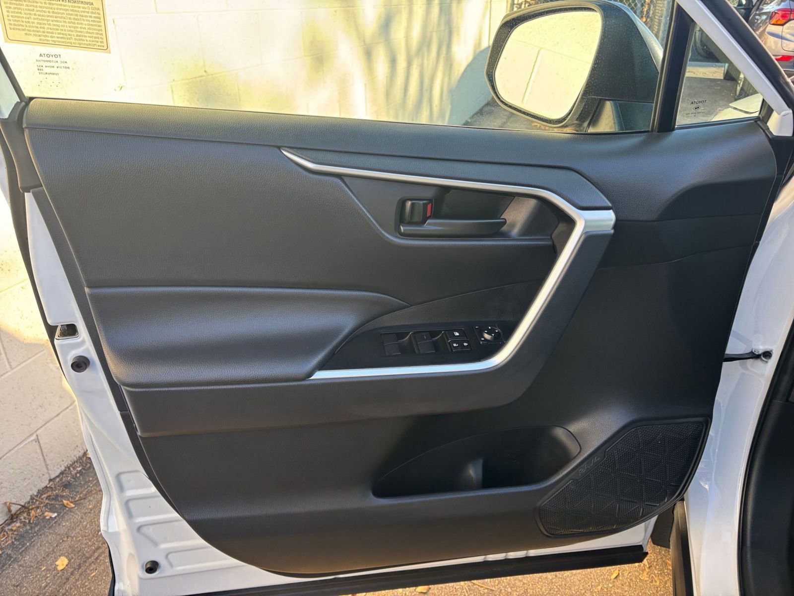 Thumbnail: 2025 Toyota RAV4 - 31