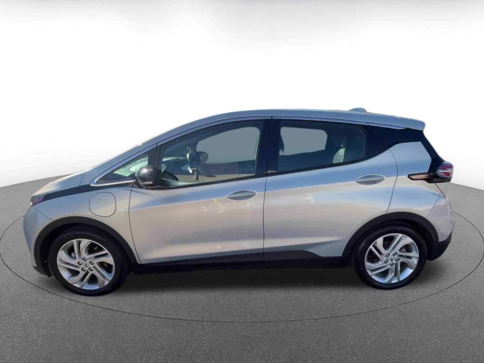 Thumbnail: 2023 Chevrolet Bolt EV - 9