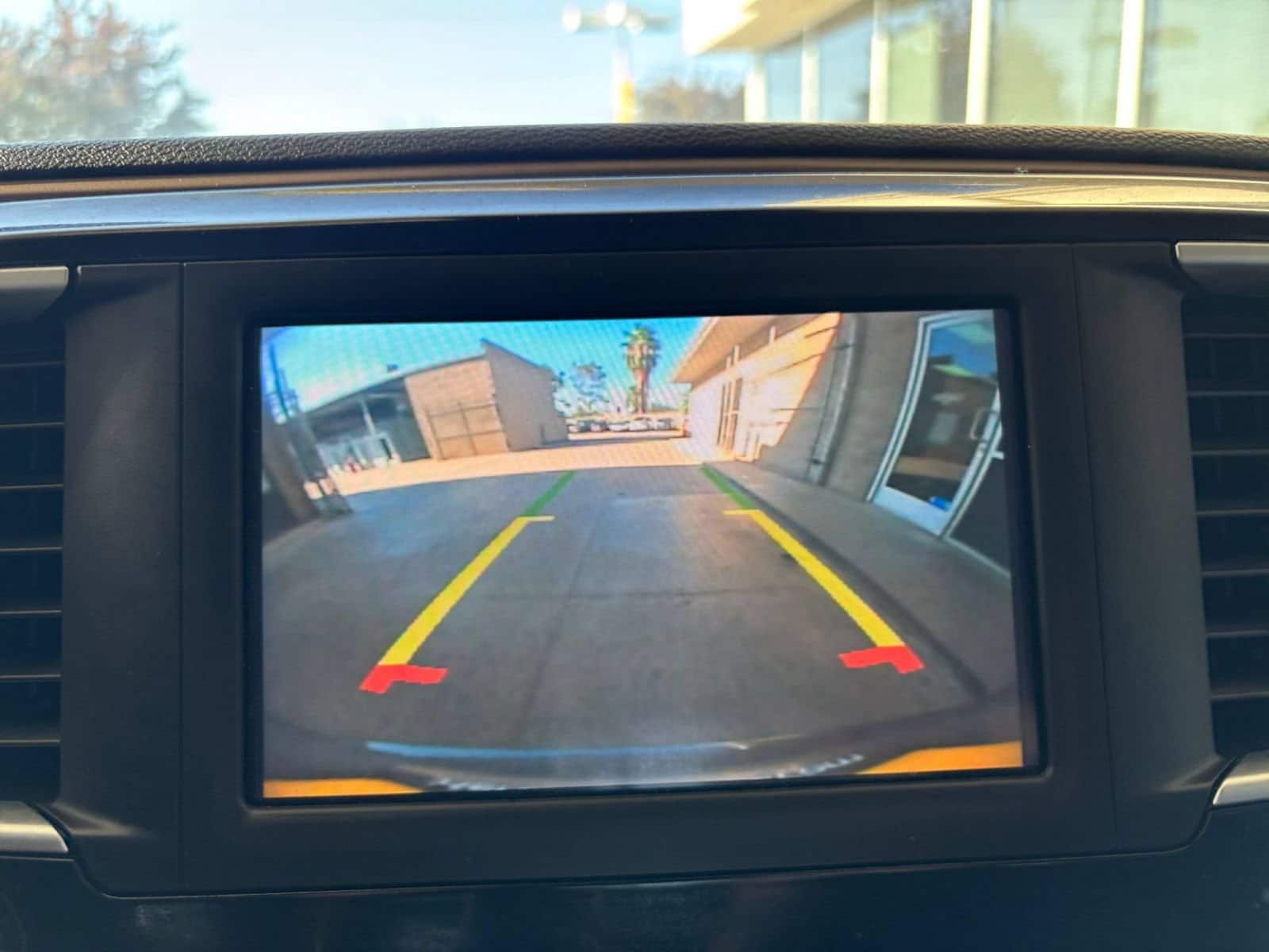 Thumbnail: 2023 Chrysler Voyager - 25