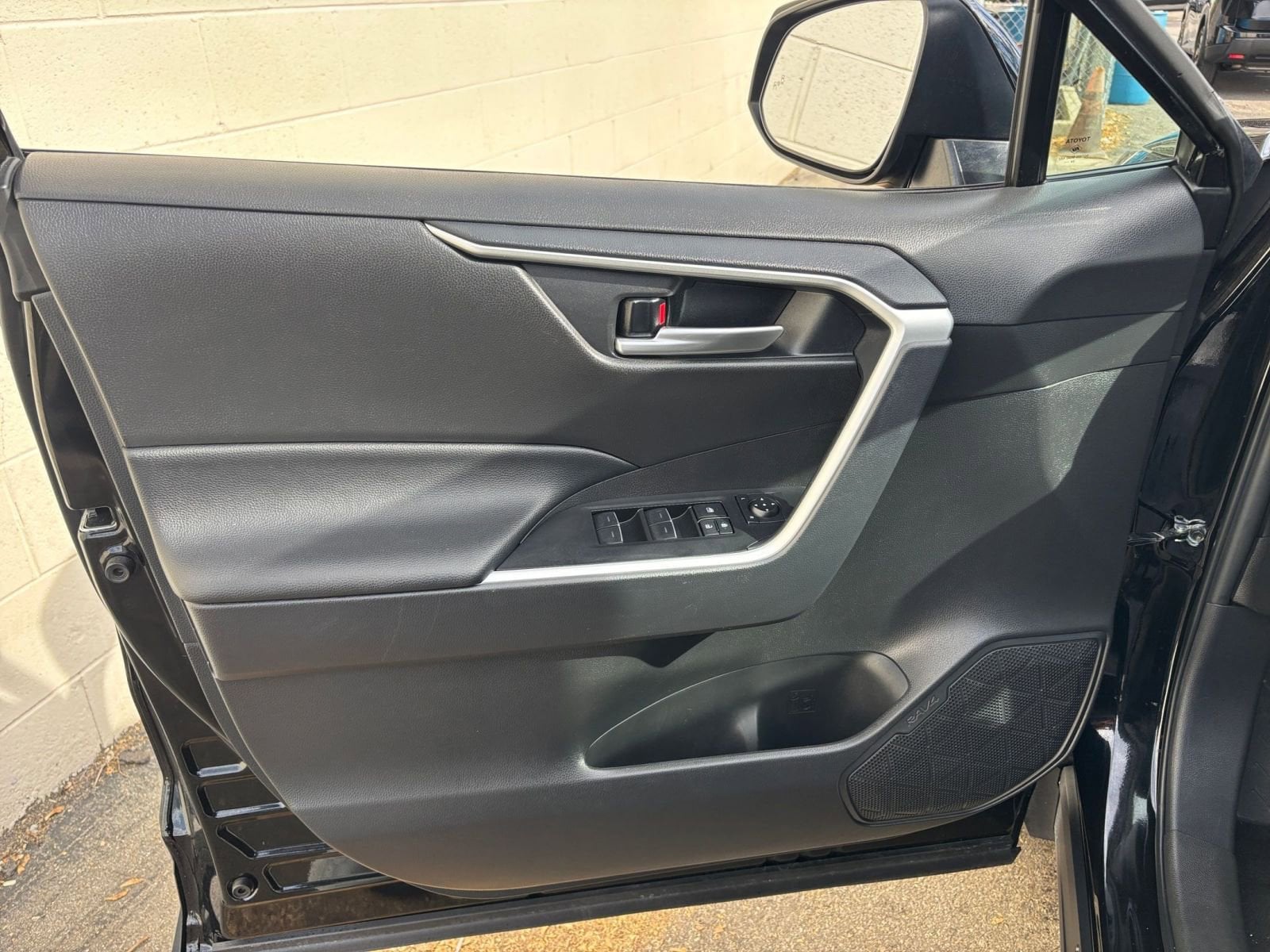 Thumbnail: 2025 Toyota RAV4 - 20