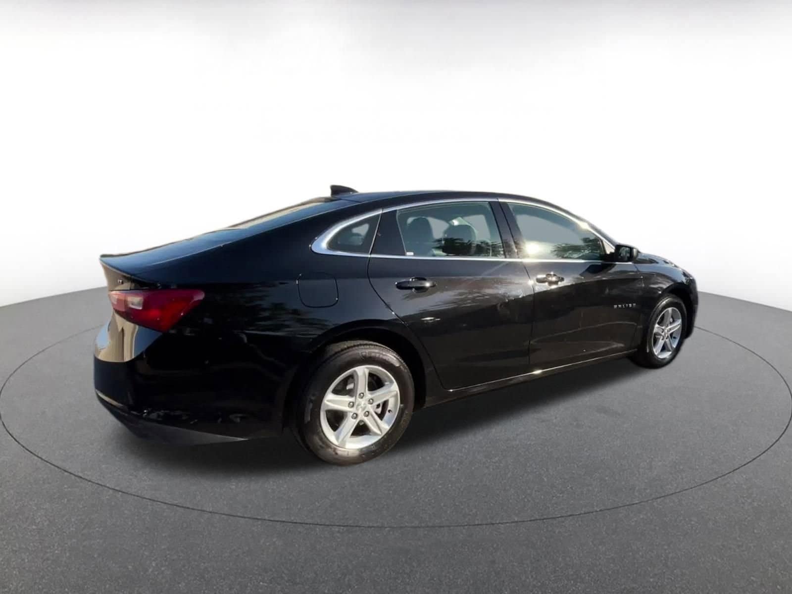 Thumbnail: 2024 Chevrolet Malibu - 15
