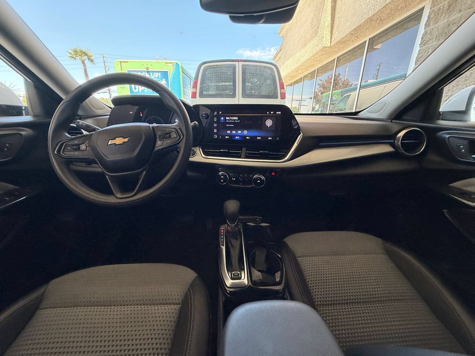Thumbnail: 2025 Chevrolet Trax - 32
