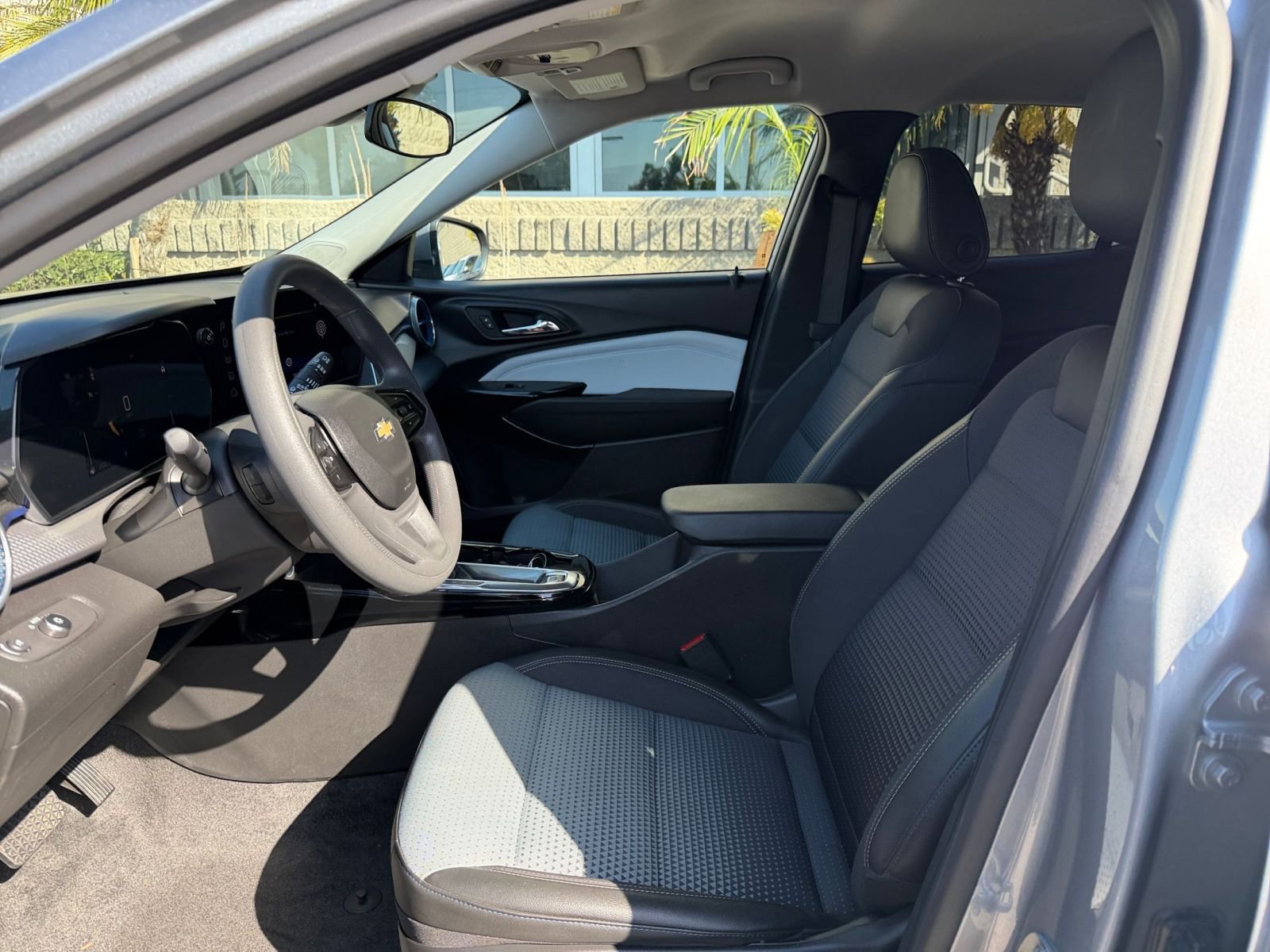 Thumbnail: 2025 Chevrolet Trax - 25