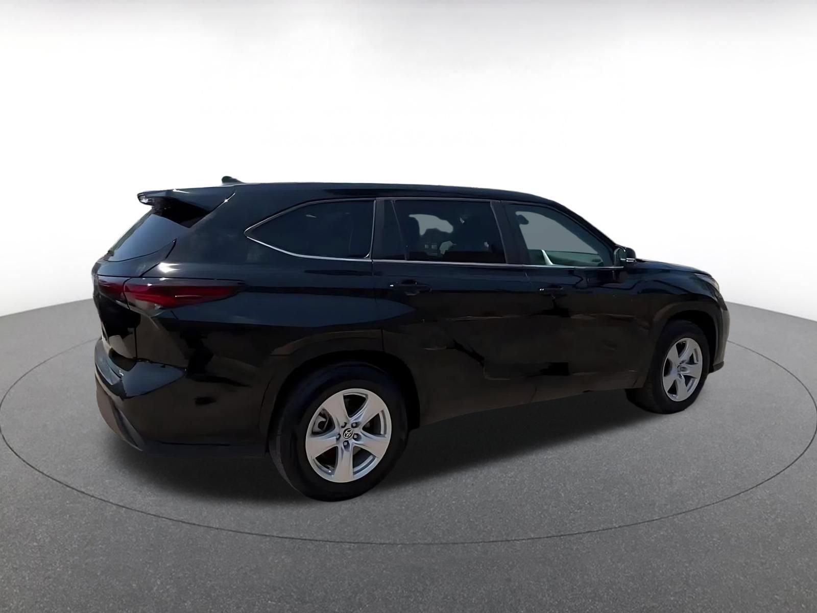 Thumbnail: 2025 Toyota Highlander - 15