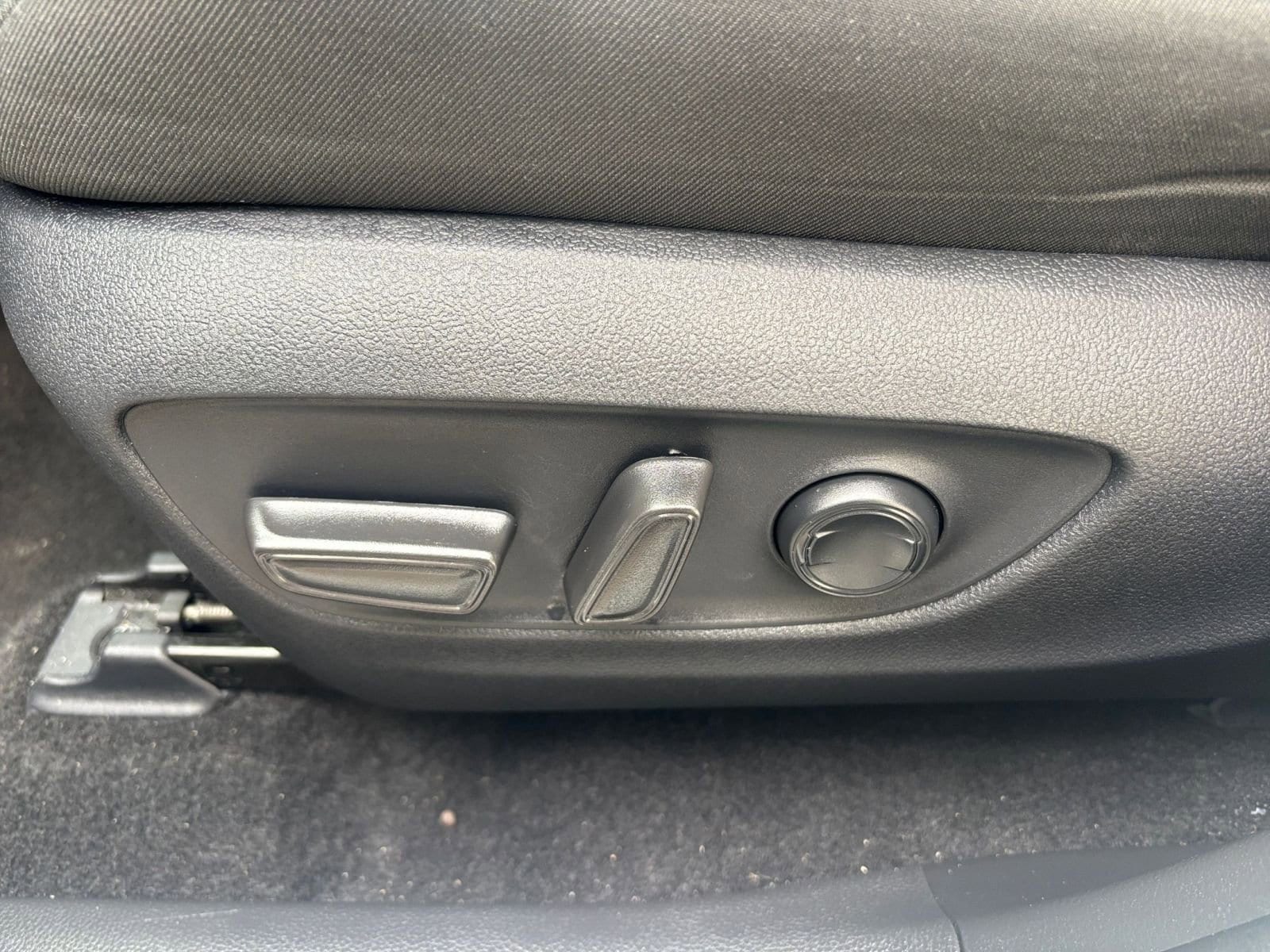 Thumbnail: 2025 Toyota RAV4 - 24