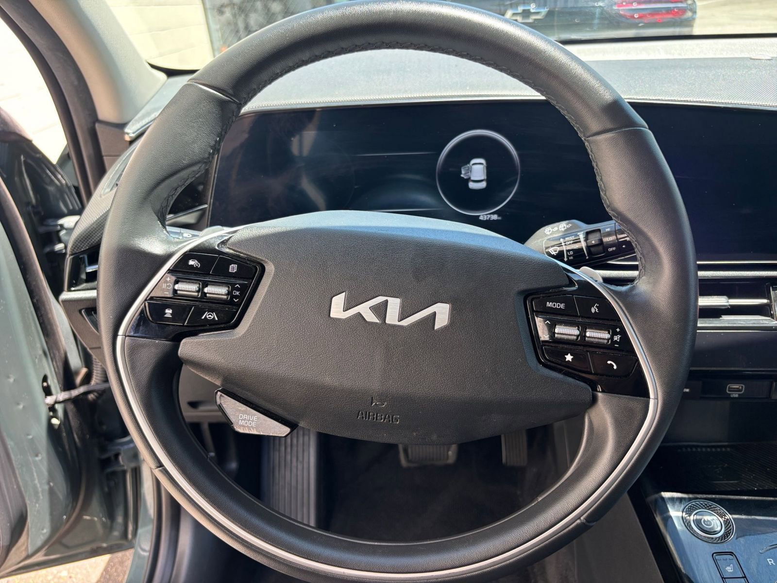 Thumbnail: 2023 Kia Niro - 32
