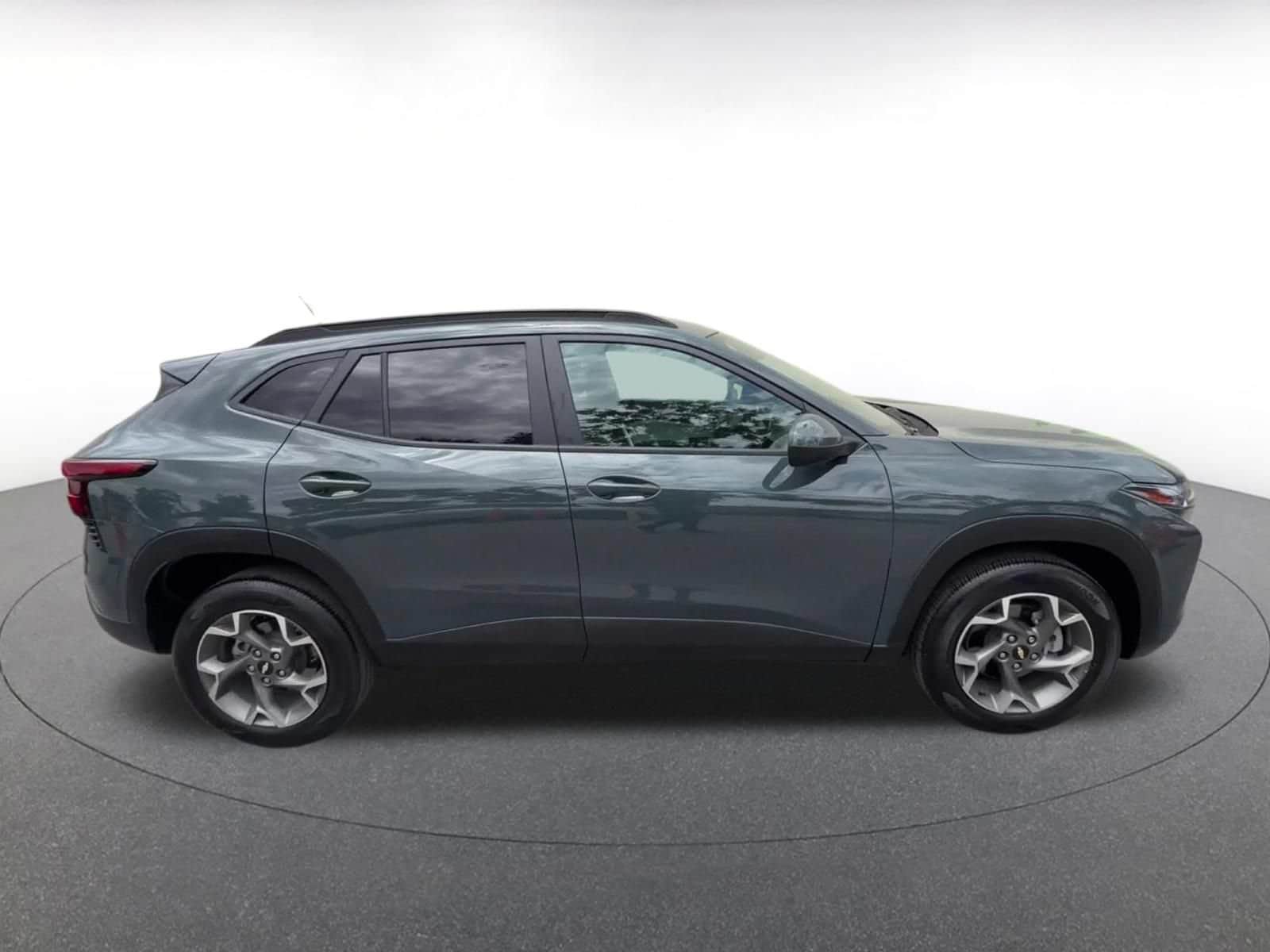 Thumbnail: 2025 Chevrolet Trax - 16