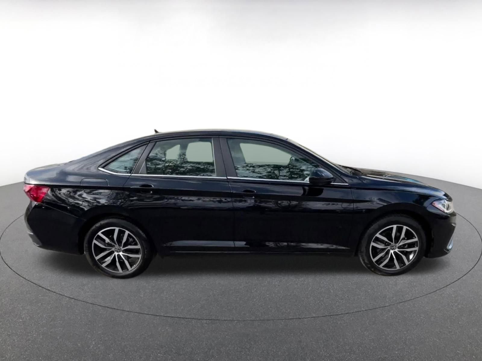 Thumbnail: 2025 Volkswagen Jetta - 16