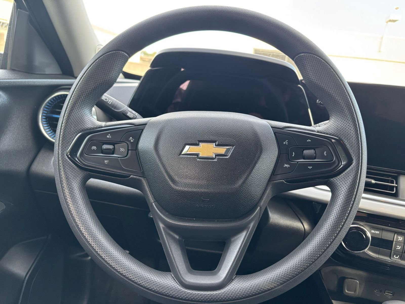 Thumbnail: 2025 Chevrolet Trax - 28