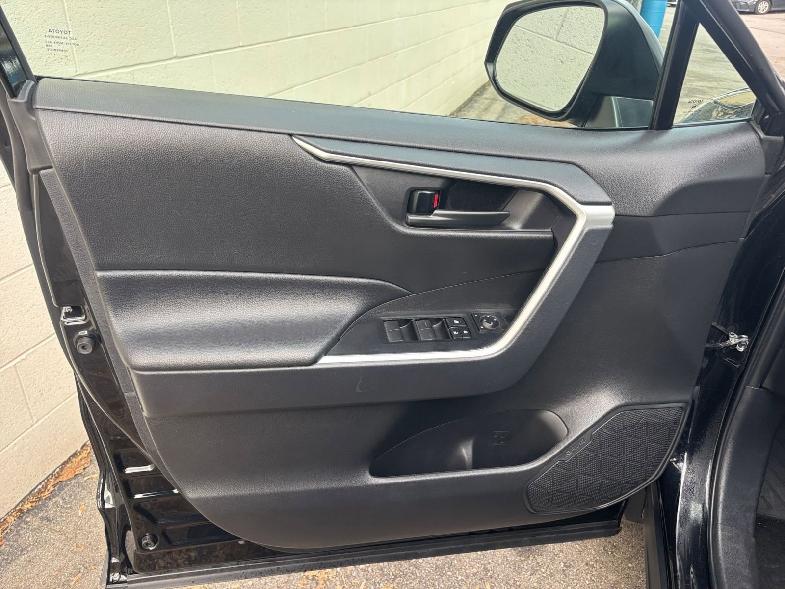 Thumbnail: 2025 Toyota RAV4 - 20