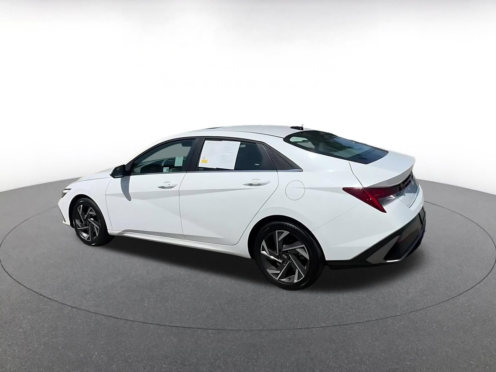 Thumbnail: 2025 Hyundai Elantra - 10