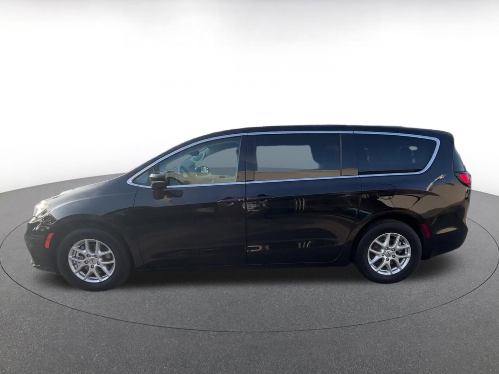 Thumbnail: 2024 Chrysler Pacifica - 9