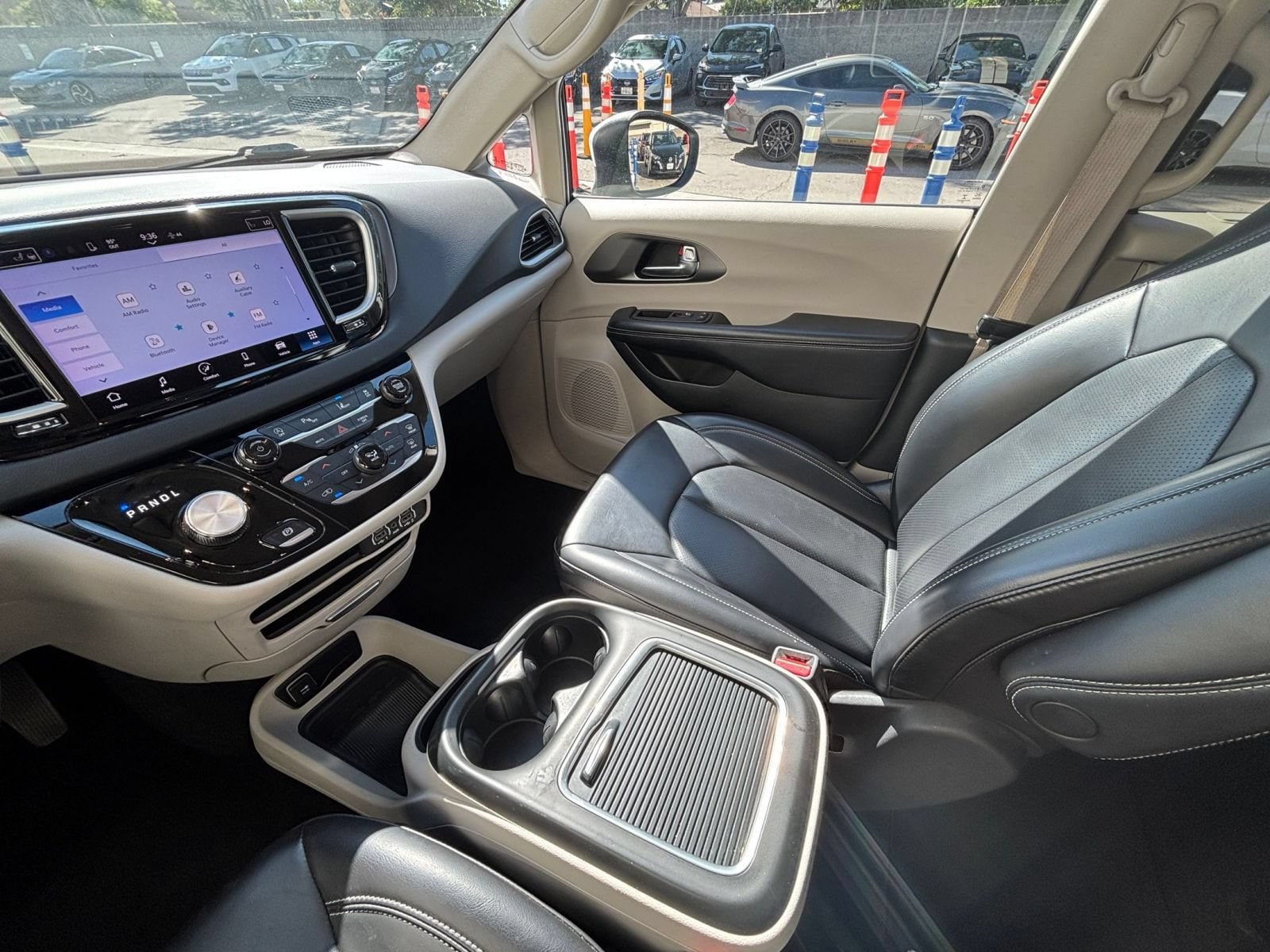 Thumbnail: 2023 Chrysler Pacifica - 33