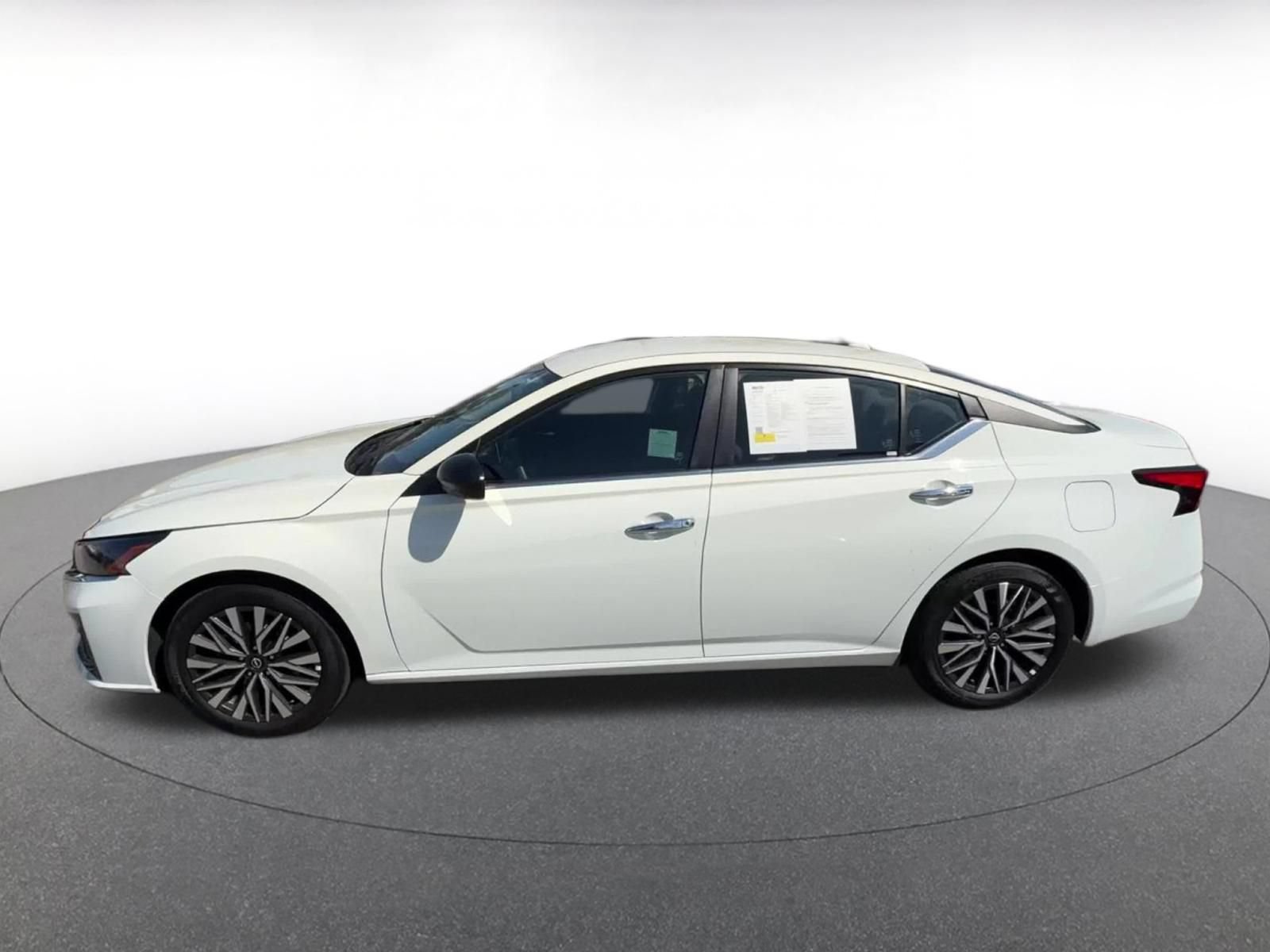 Thumbnail: 2025 Nissan Altima - 9
