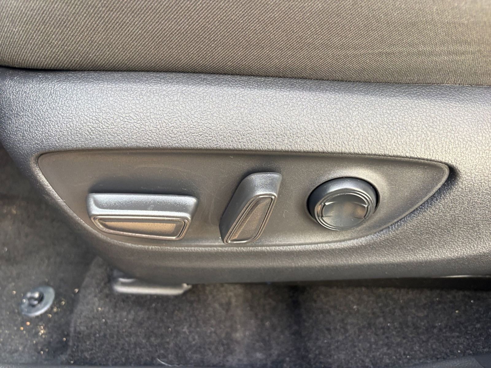 Thumbnail: 2025 Toyota RAV4 - 23