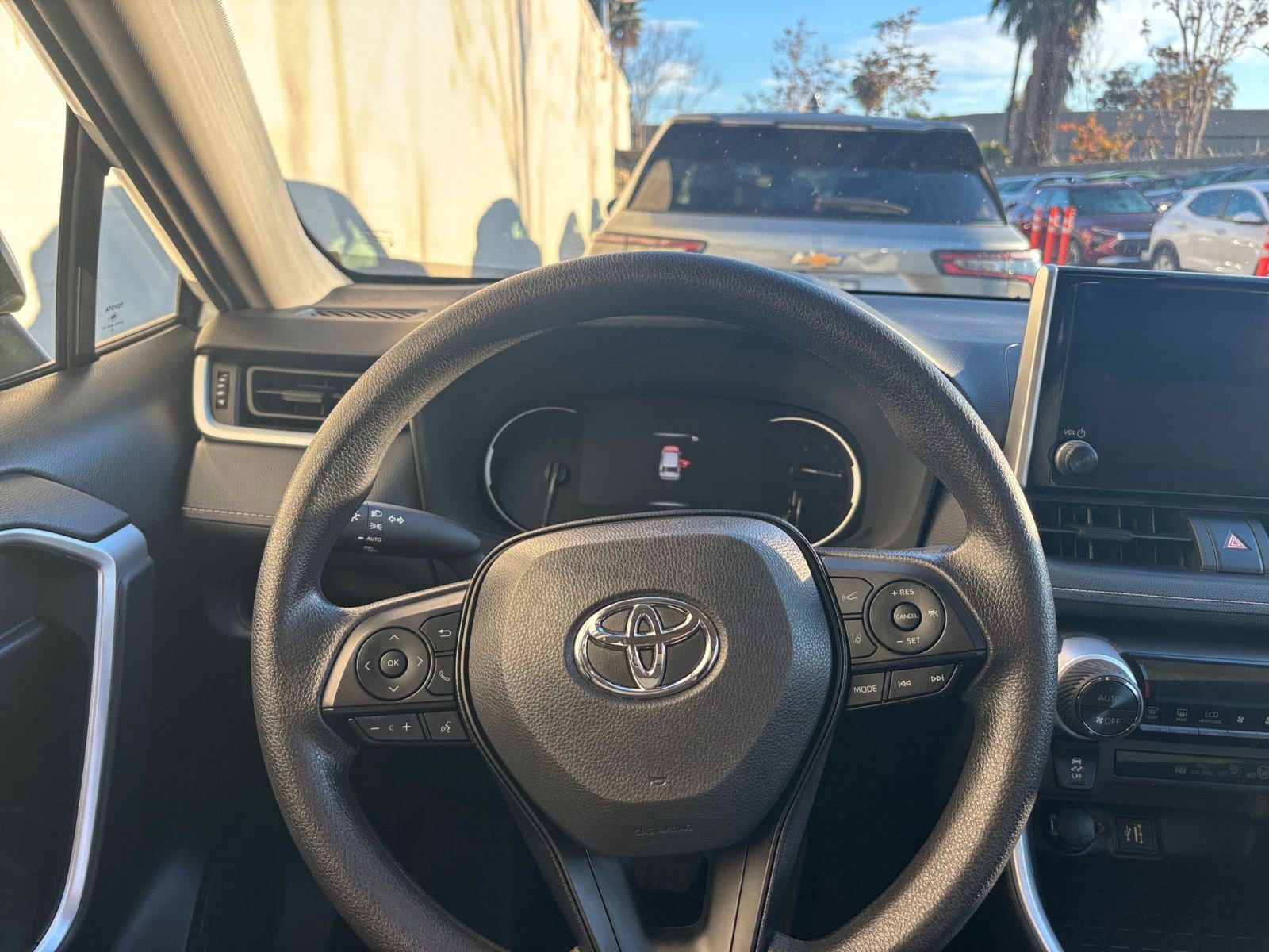 Thumbnail: 2025 Toyota RAV4 - 34