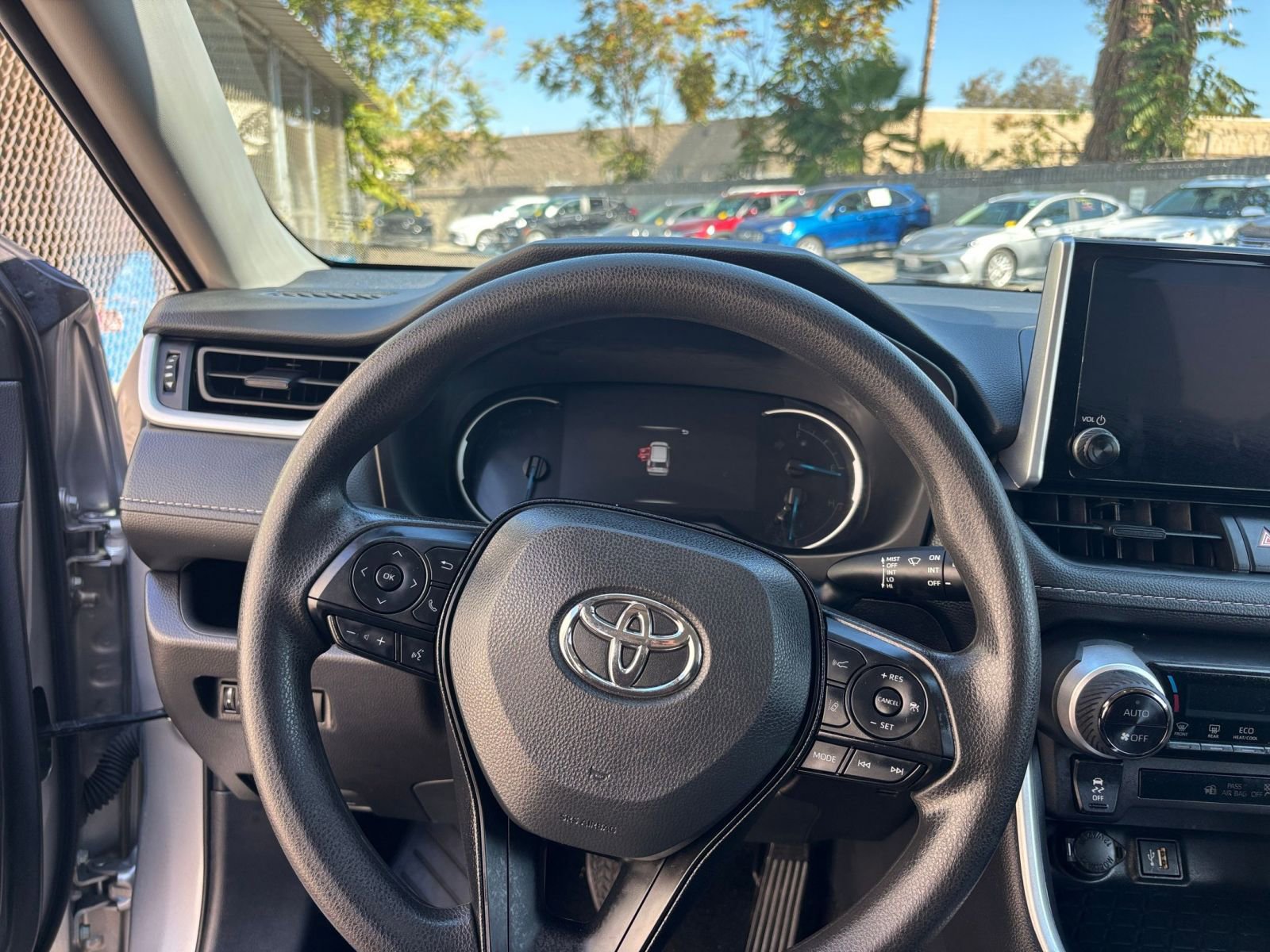 Thumbnail: 2025 Toyota RAV4 - 34