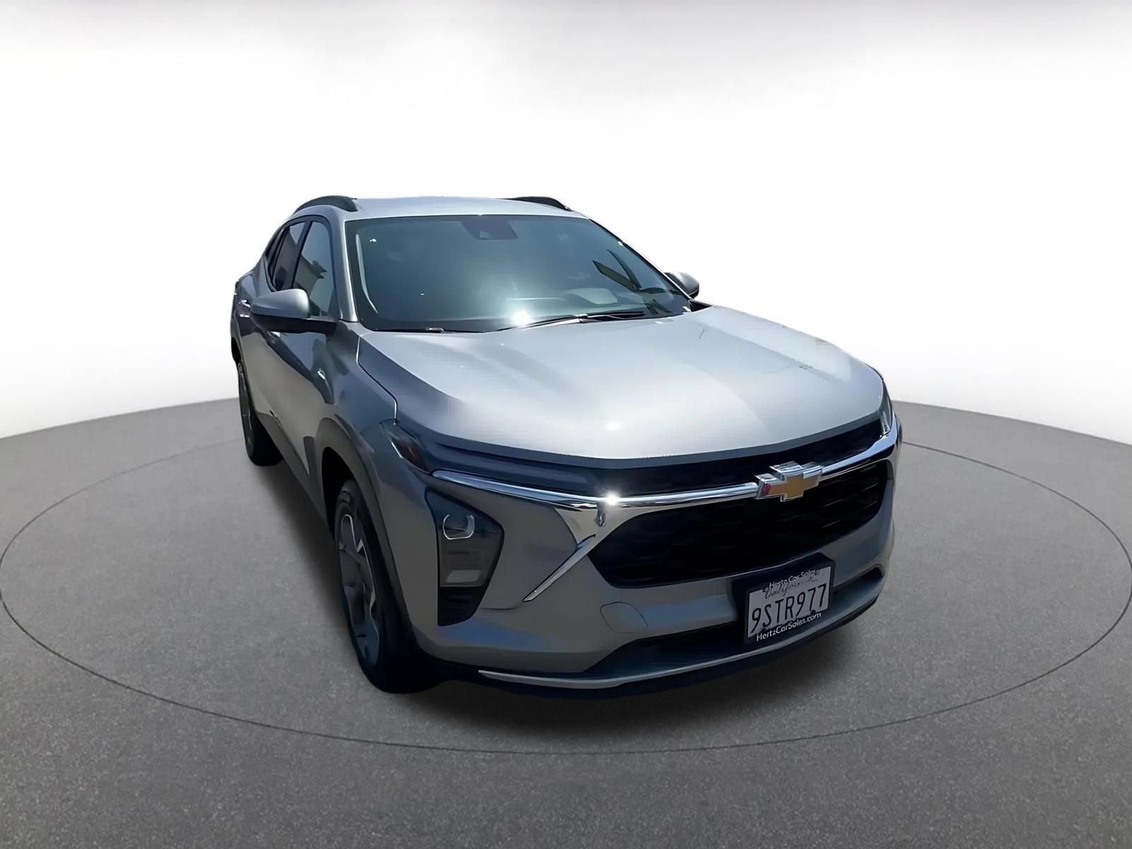 Thumbnail: 2025 Chevrolet Trax - 3