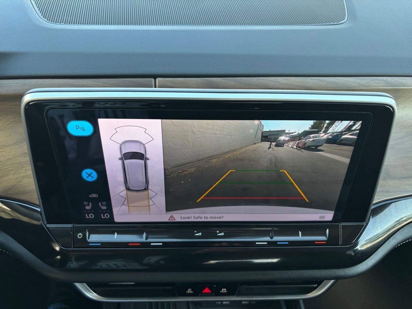 Thumbnail: 2025 Volkswagen Atlas - 17