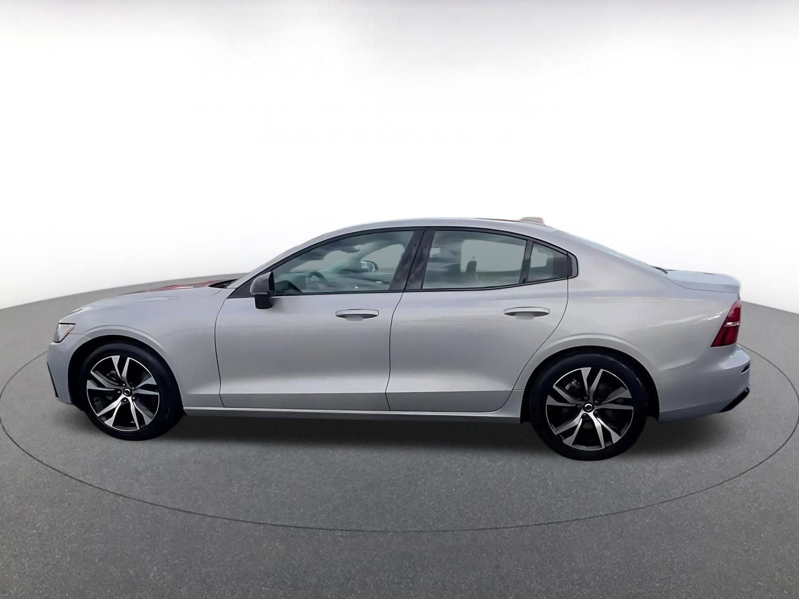Thumbnail: 2024 Volvo S60 - 9