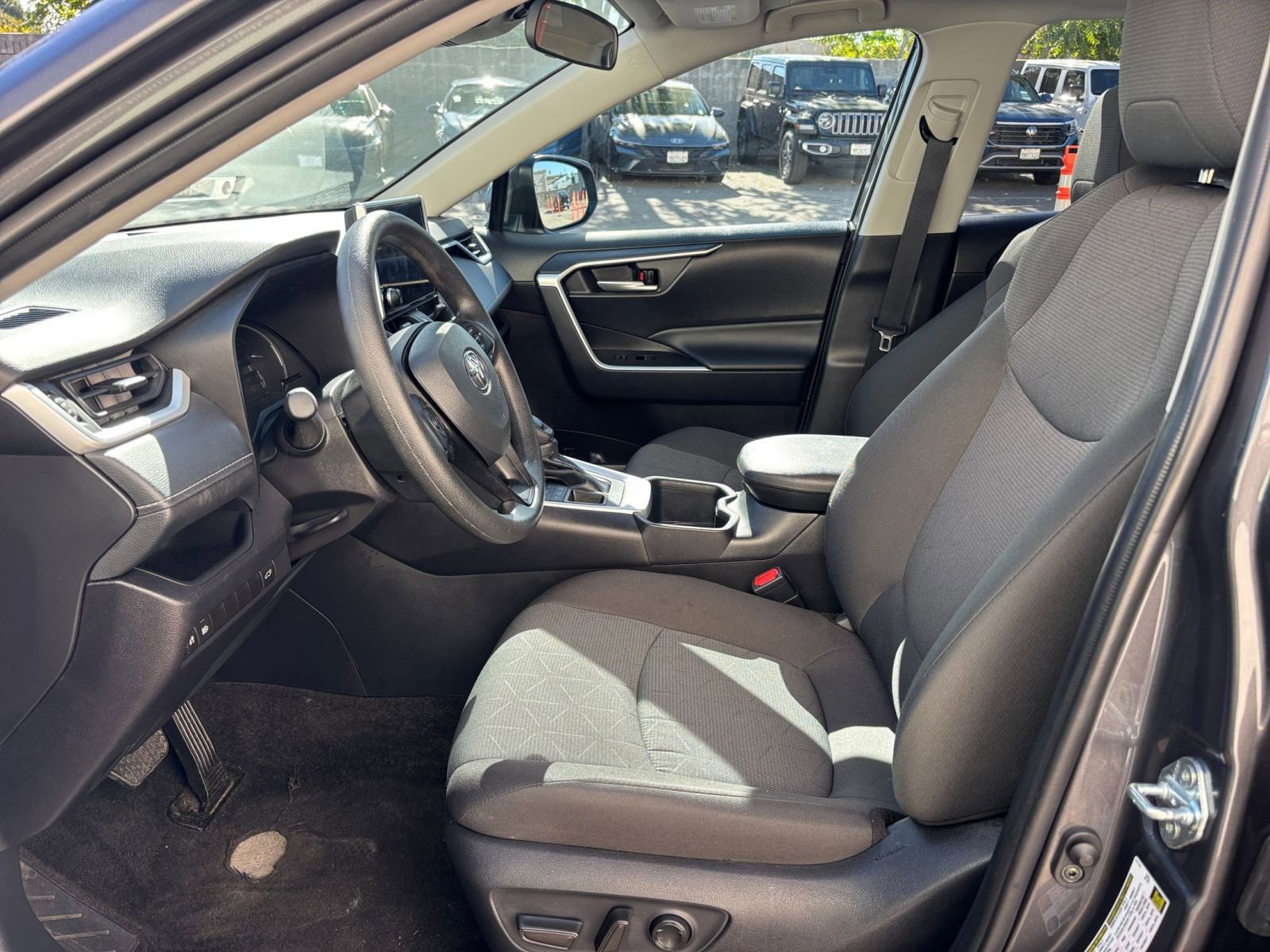 Thumbnail: 2025 Toyota RAV4 - 27