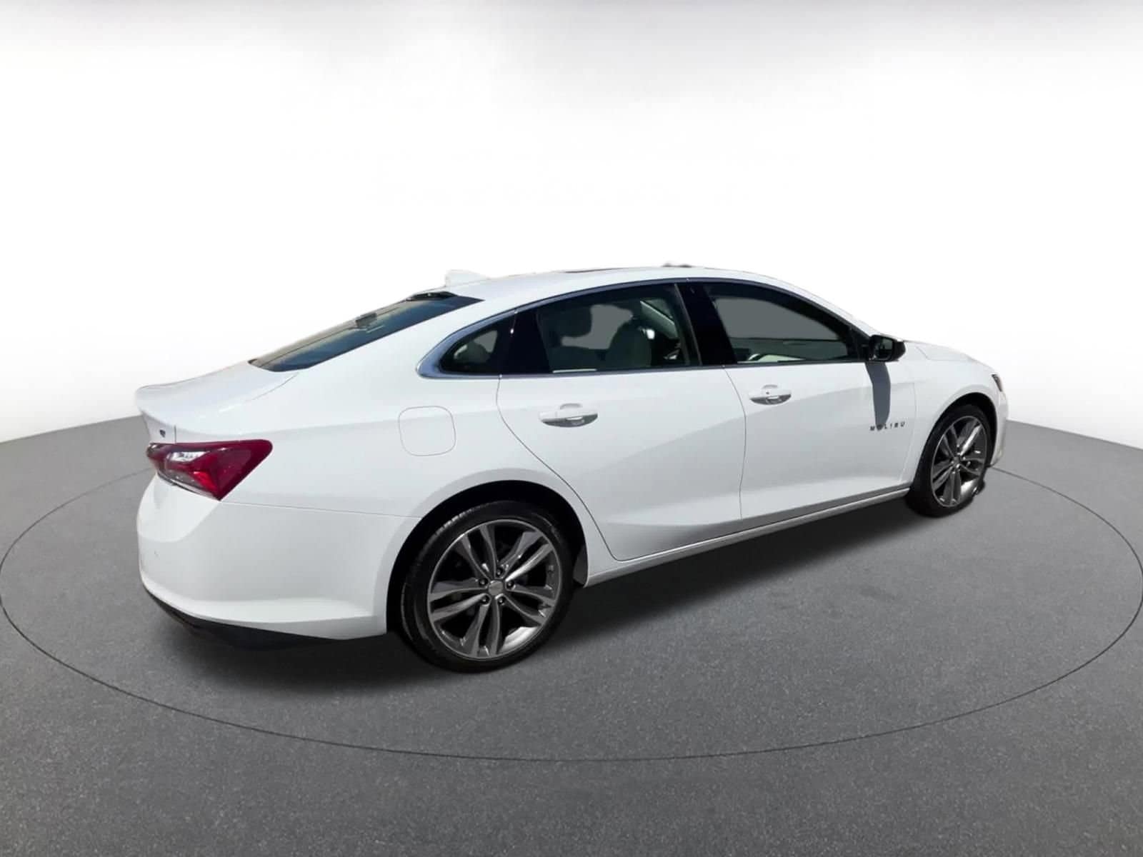 Thumbnail: 2024 Chevrolet Malibu - 15