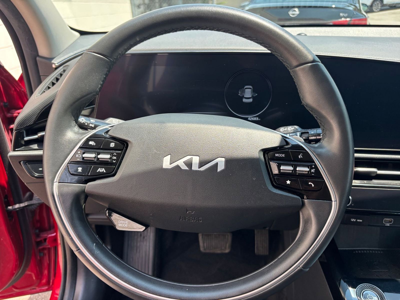 Thumbnail: 2023 Kia Niro - 32
