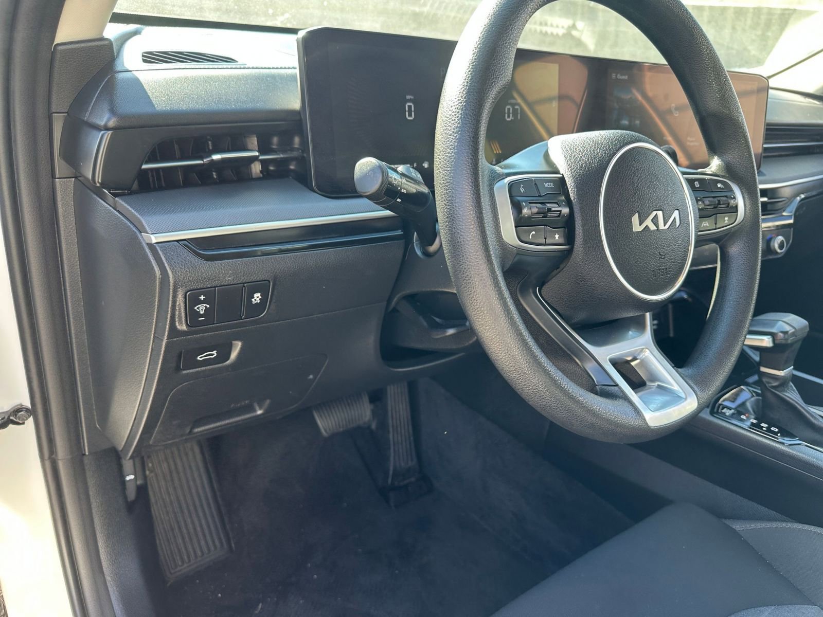 Thumbnail: 2025 Kia K5 - 33