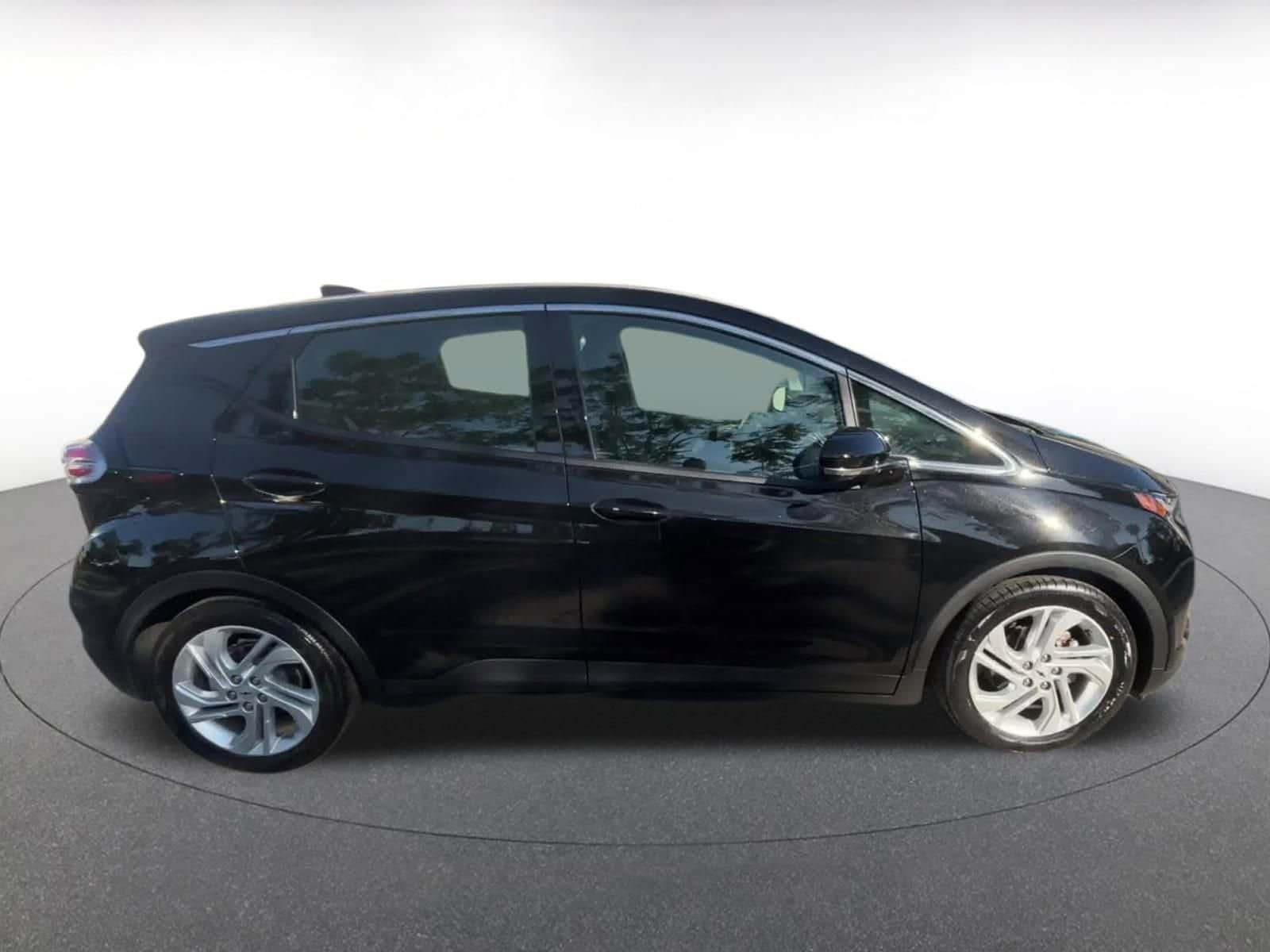 Thumbnail: 2023 Chevrolet Bolt EV - 16