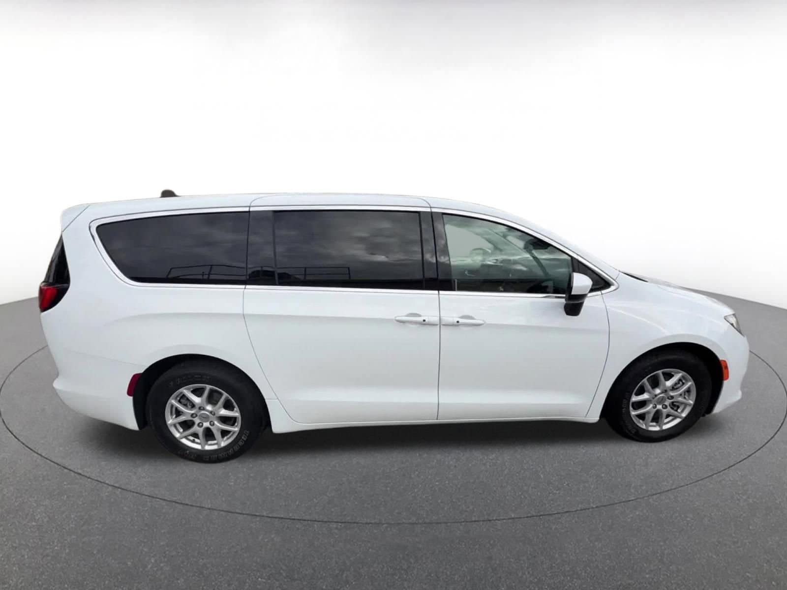 Thumbnail: 2023 Chrysler Voyager - 16