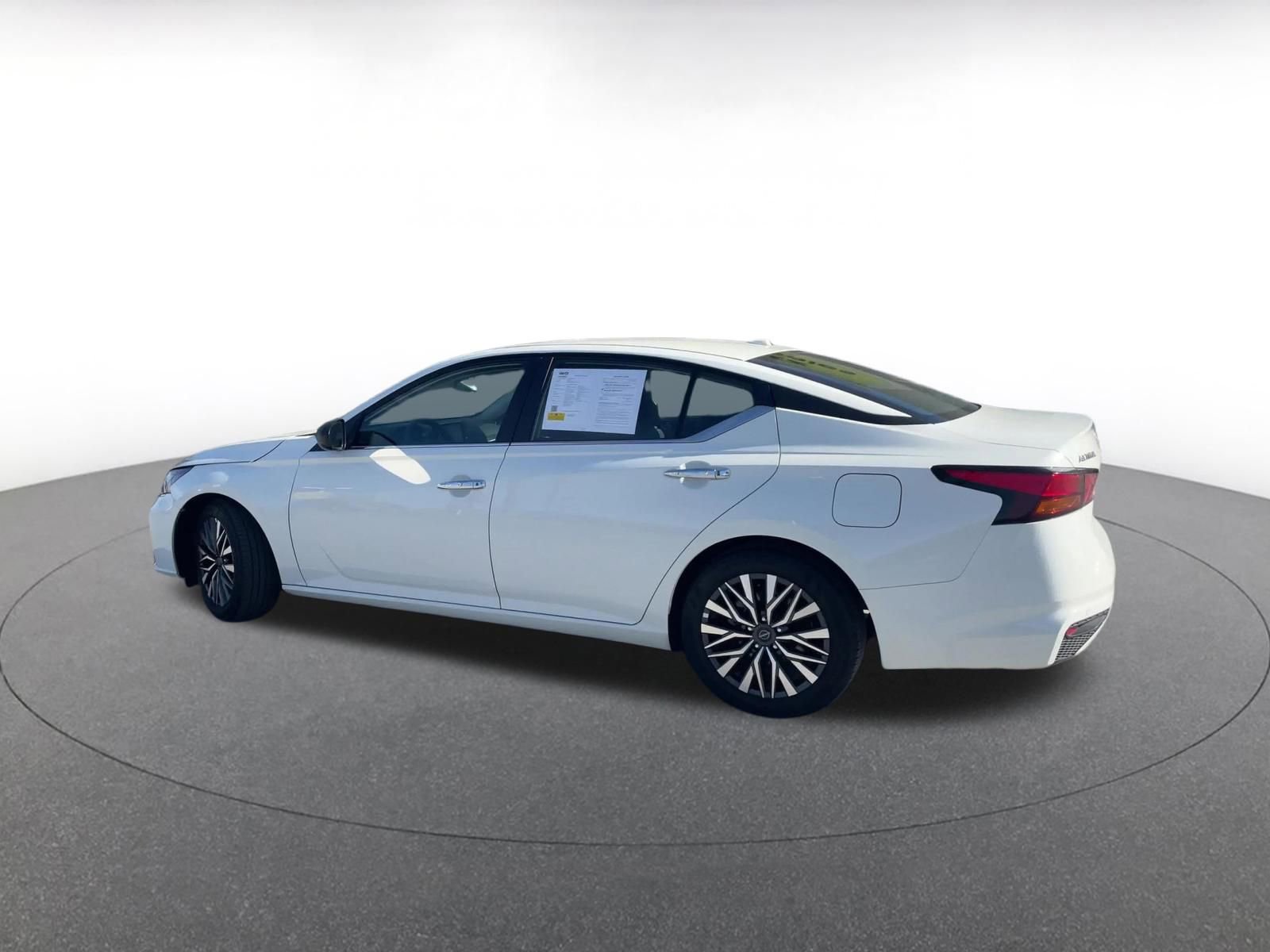 Thumbnail: 2025 Nissan Altima - 10