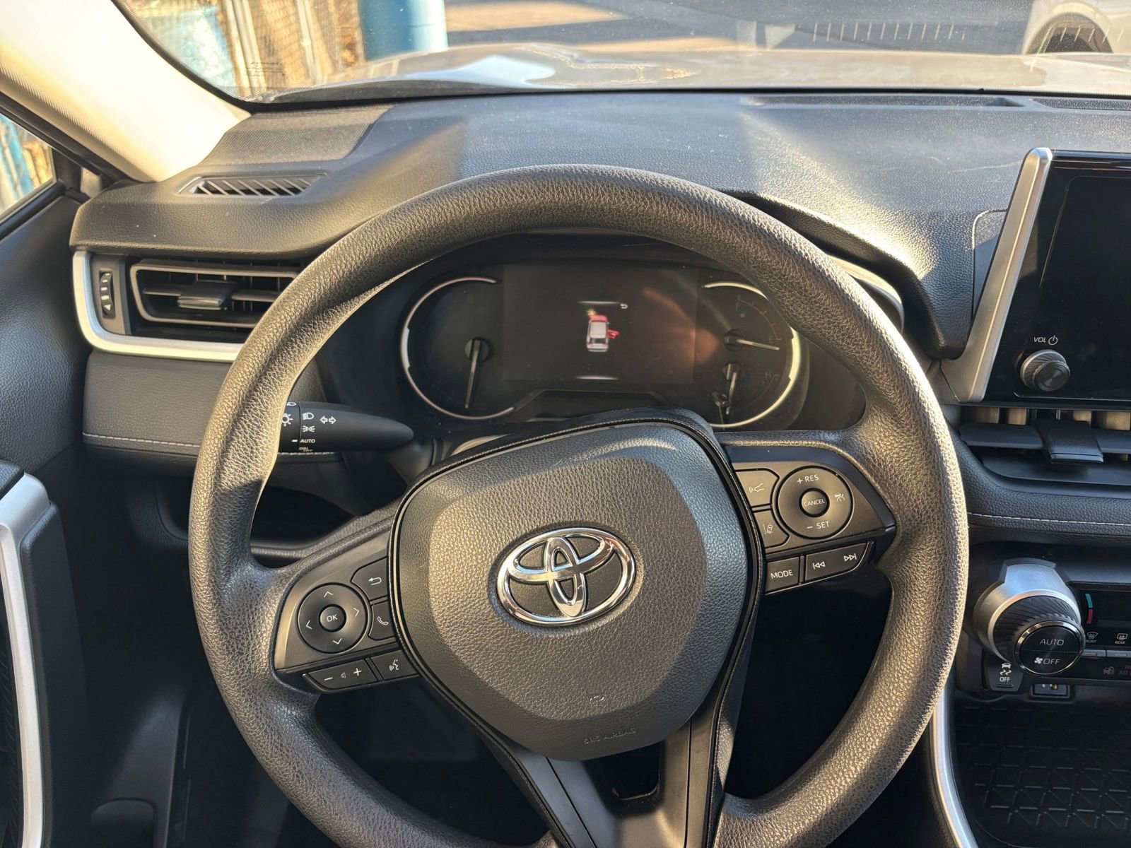 Thumbnail: 2025 Toyota RAV4 - 34