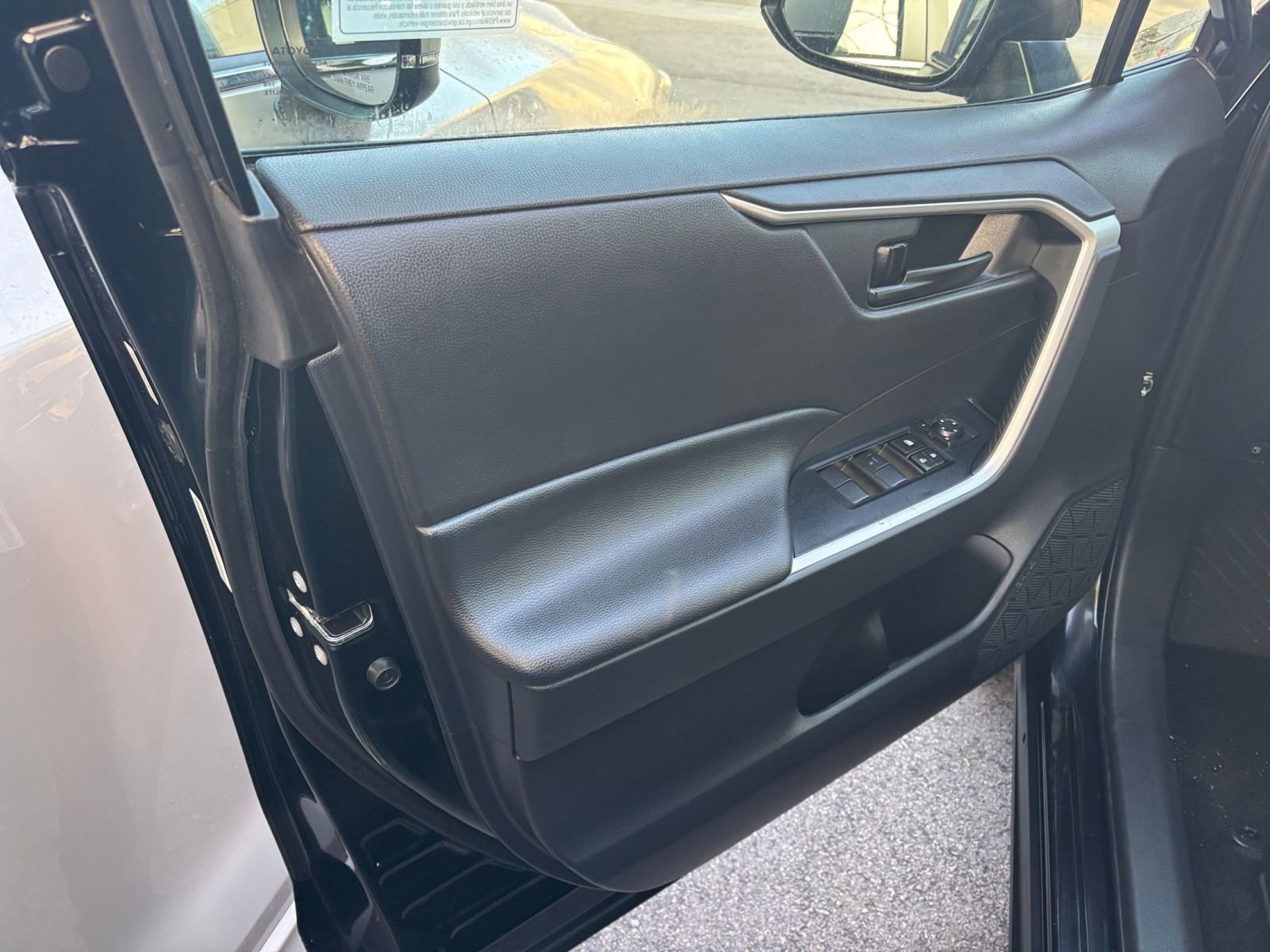 Thumbnail: 2025 Toyota RAV4 - 20