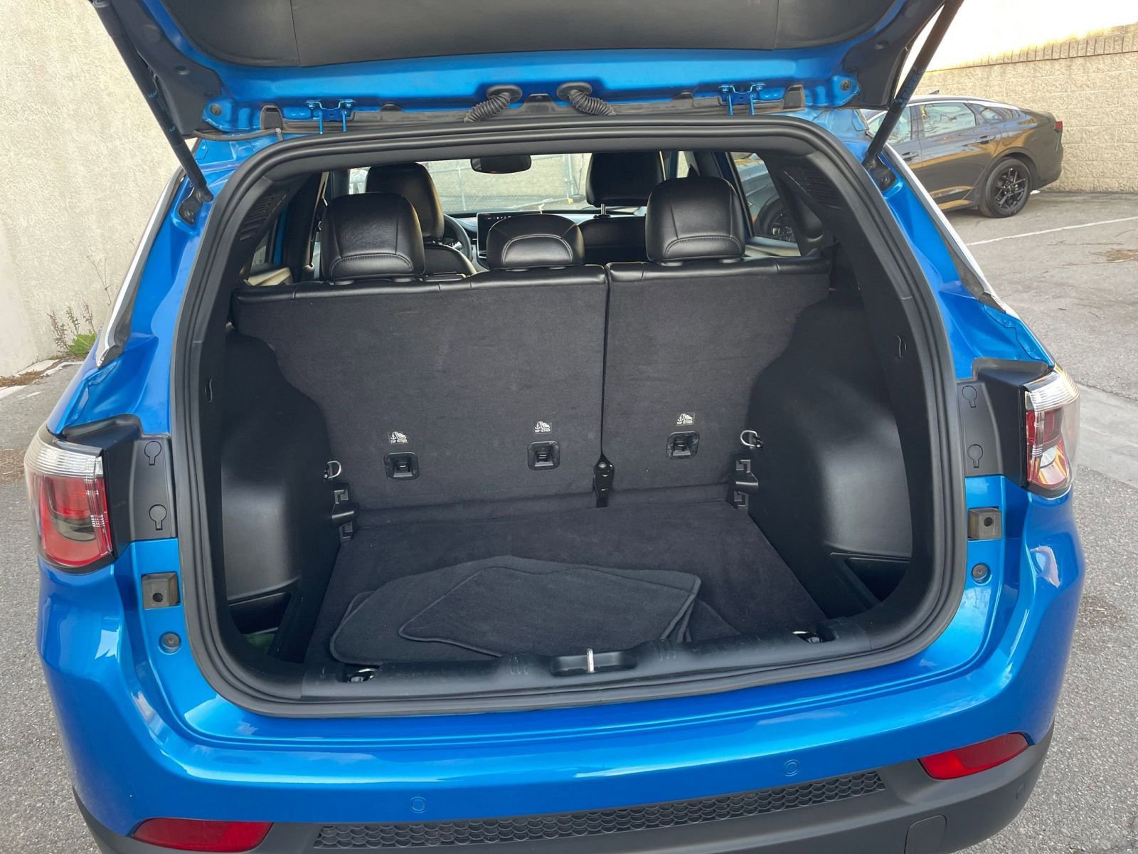 Thumbnail: 2025 Jeep Compass - 32