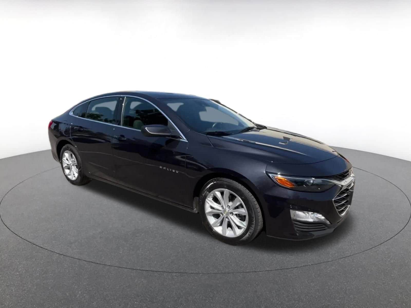 Thumbnail: 2023 Chevrolet Malibu - 3