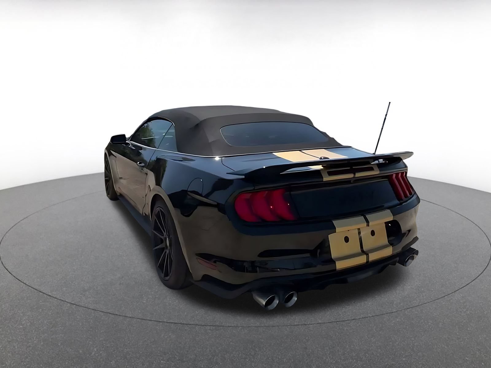 Thumbnail: 2022 Ford Mustang - 12