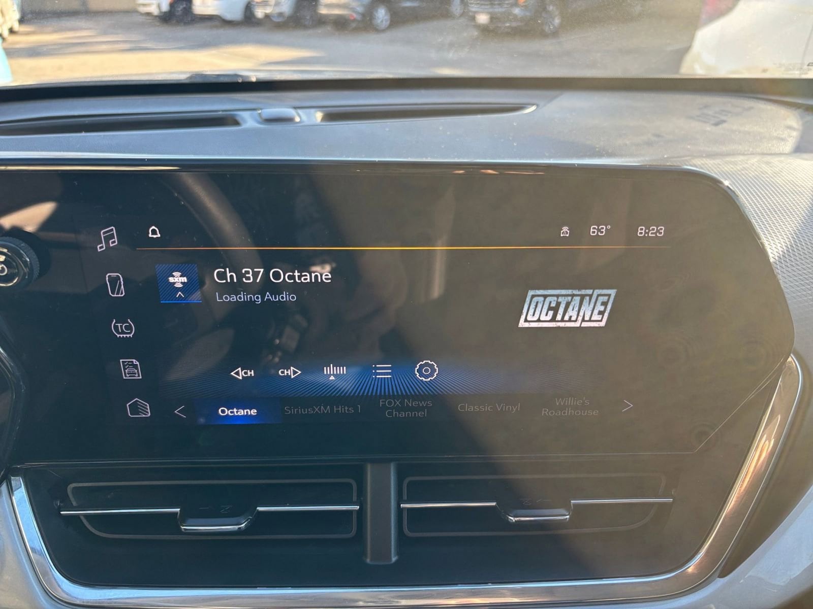 Thumbnail: 2025 Chevrolet Trax - 21