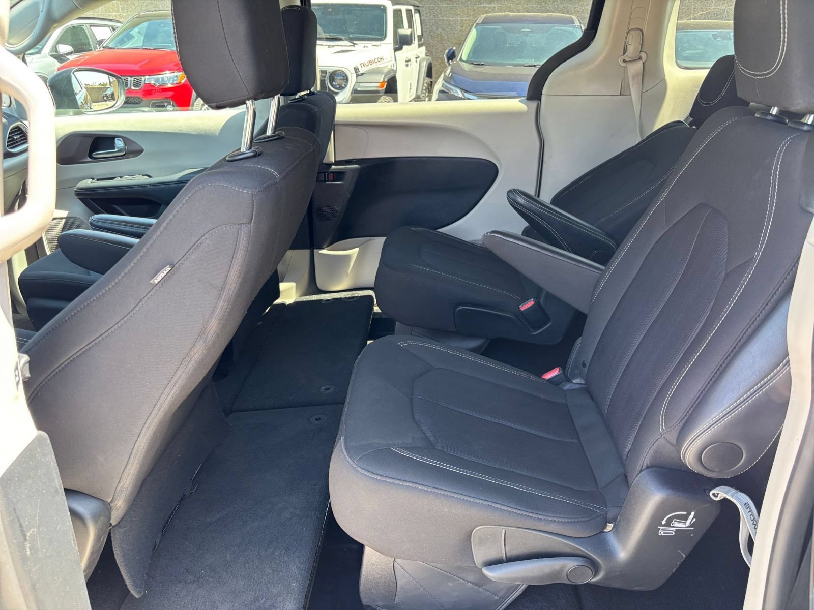 Thumbnail: 2024 Chrysler Voyager - 27