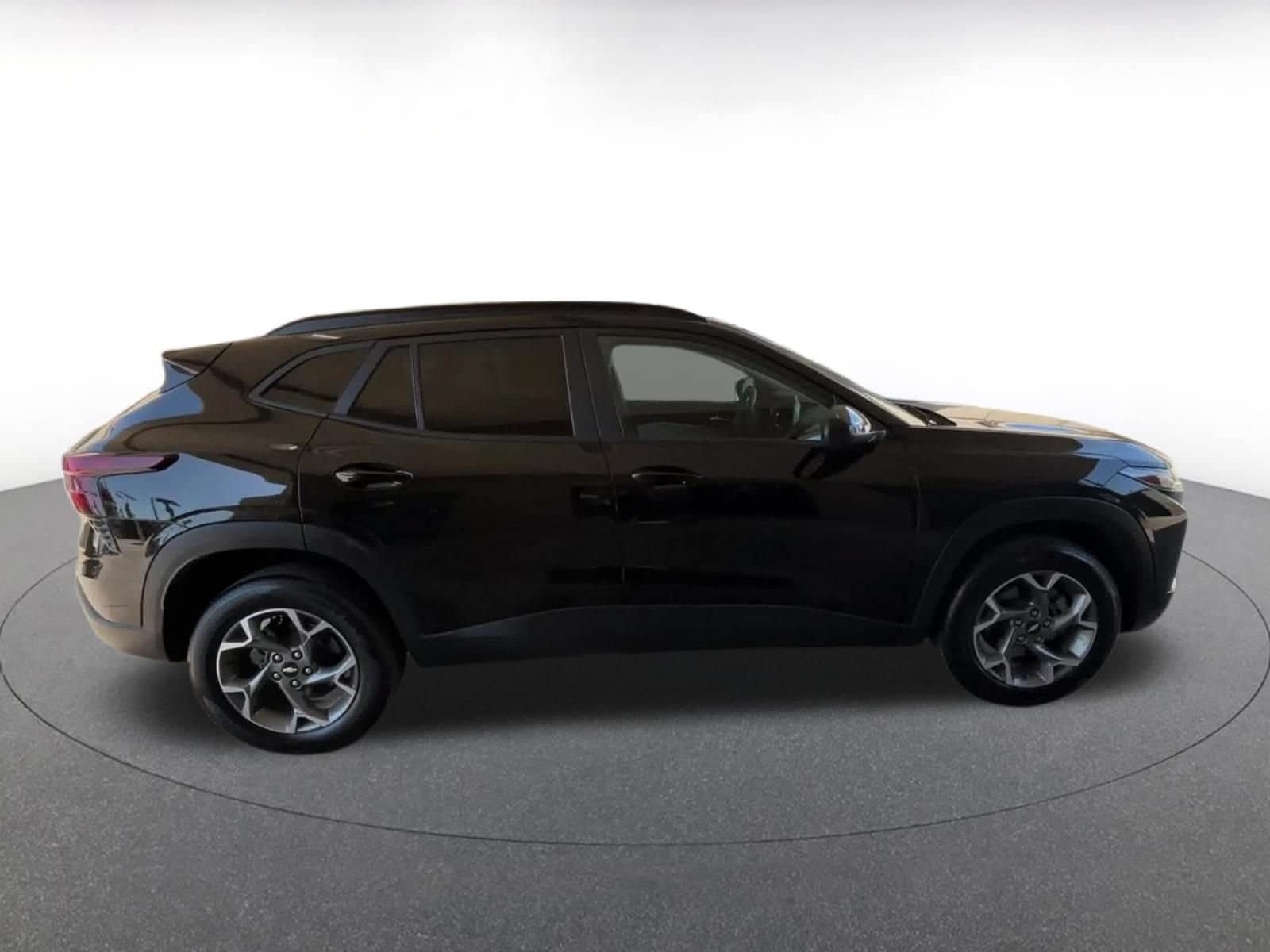 Thumbnail: 2025 Chevrolet Trax - 15