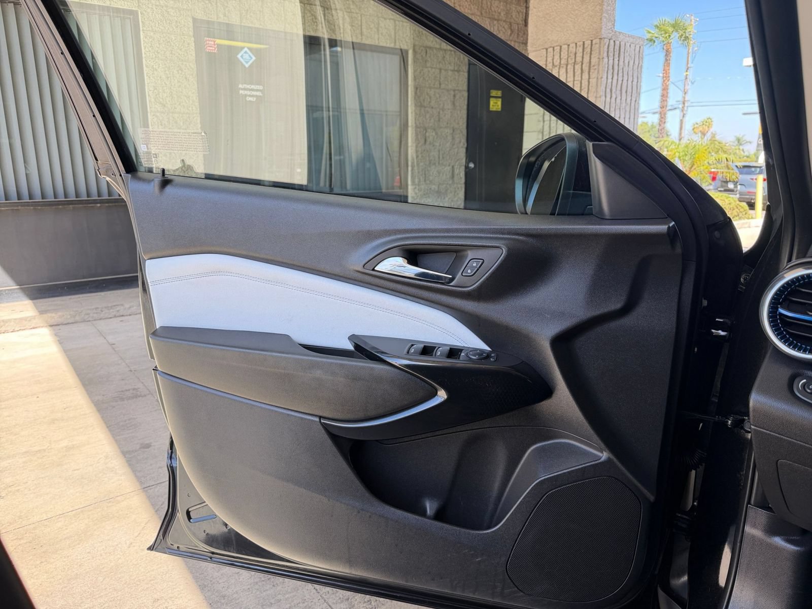 Thumbnail: 2025 Chevrolet Trax - 18