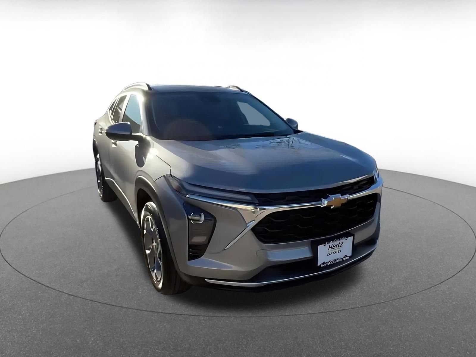 Thumbnail: 2025 Chevrolet Trax - 3