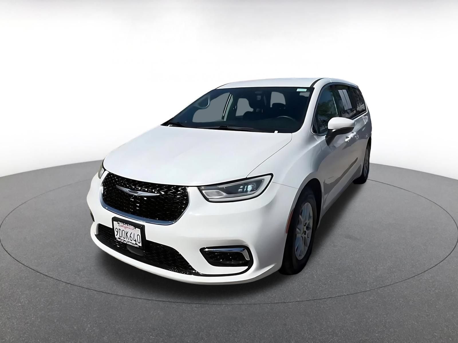 Thumbnail: 2023 Chrysler Pacifica - 5