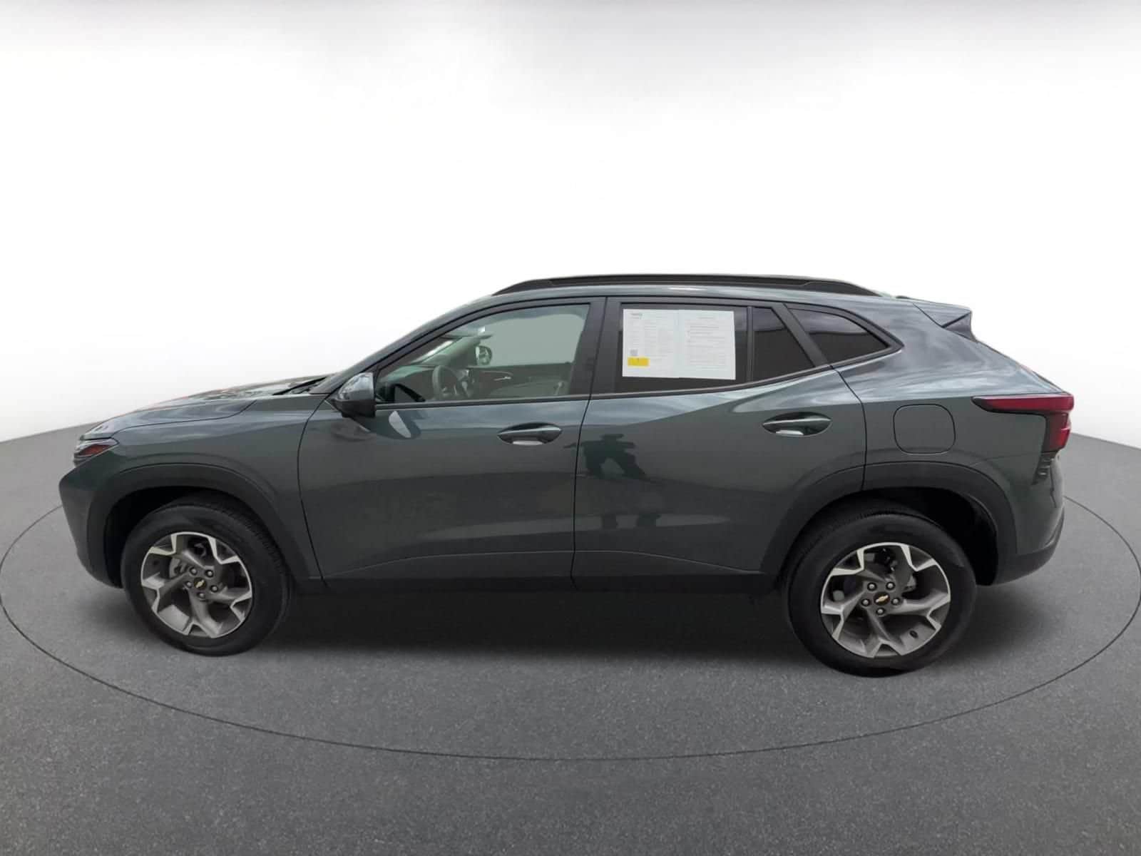 Thumbnail: 2025 Chevrolet Trax - 9