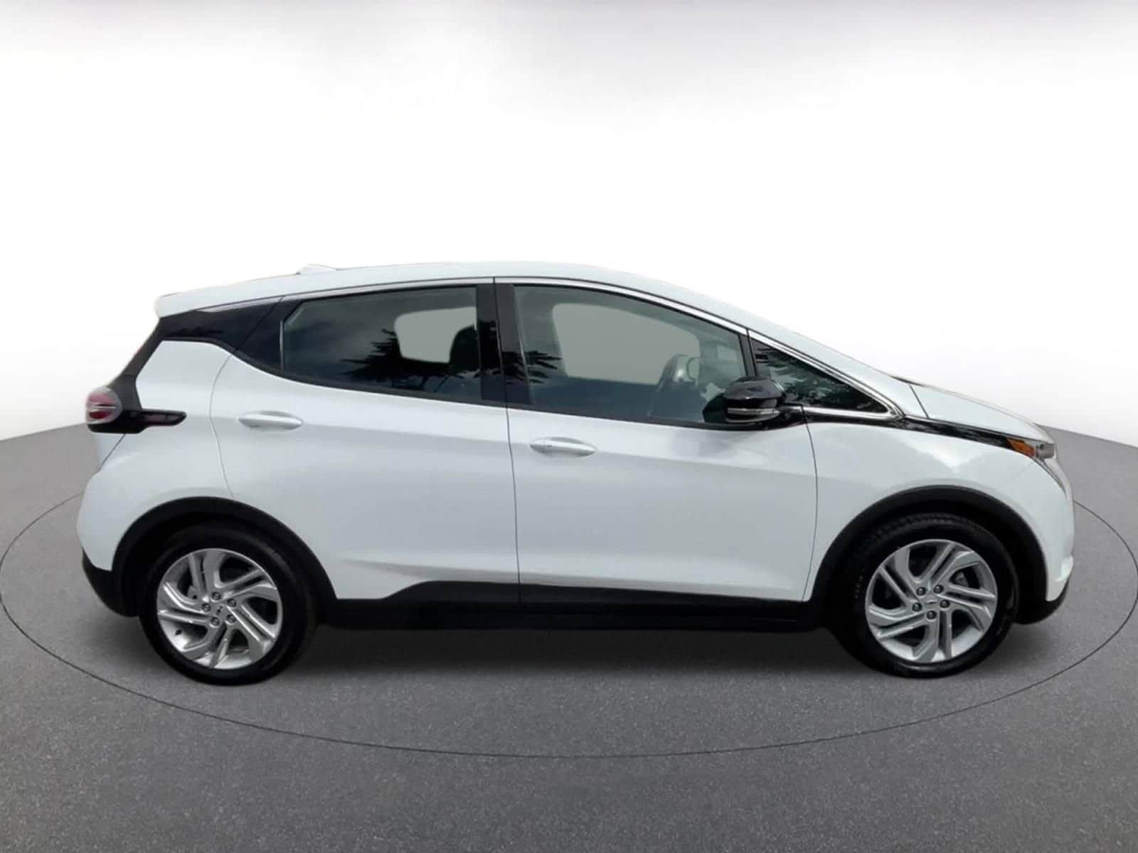 Thumbnail: 2023 Chevrolet Bolt EV - 16