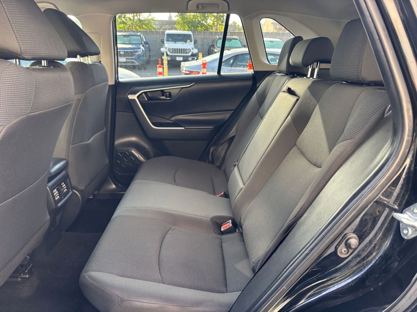 Thumbnail: 2025 Toyota RAV4 - 25