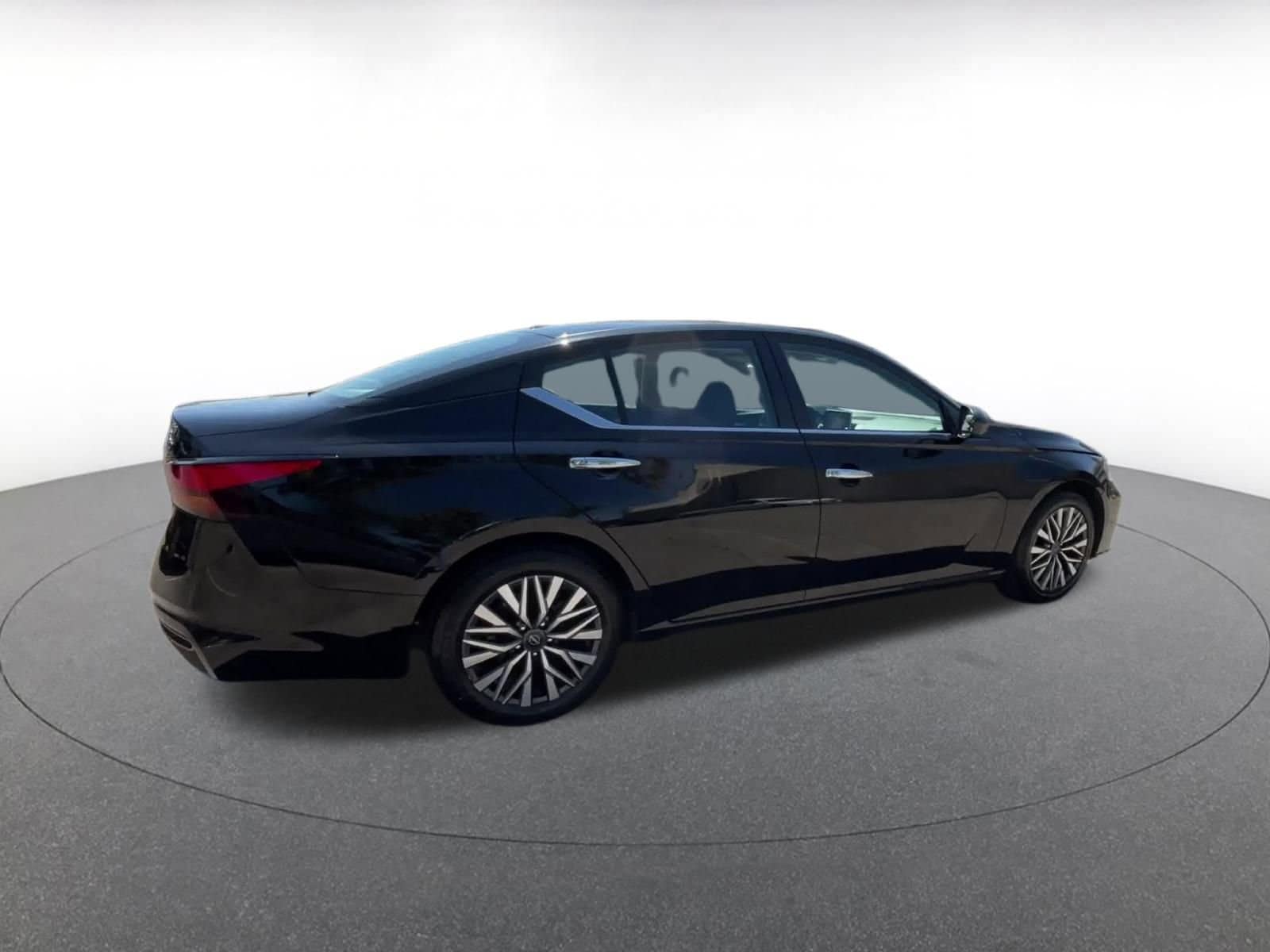 Thumbnail: 2024 Nissan Altima - 15