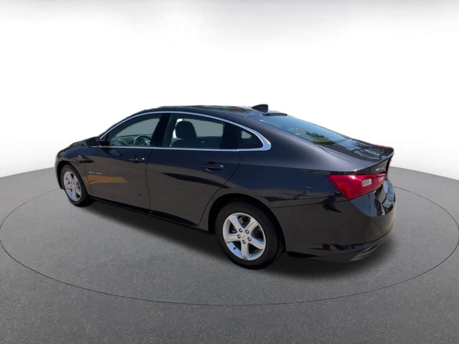 Thumbnail: 2023 Chevrolet Malibu - 10