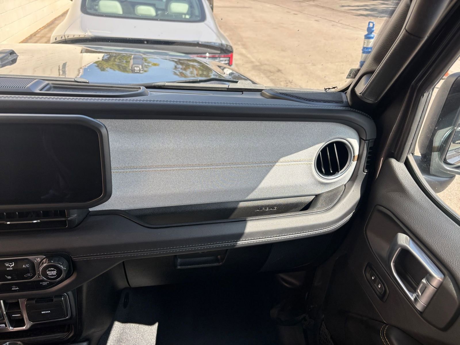 Thumbnail: 2025 Jeep Wrangler - 35