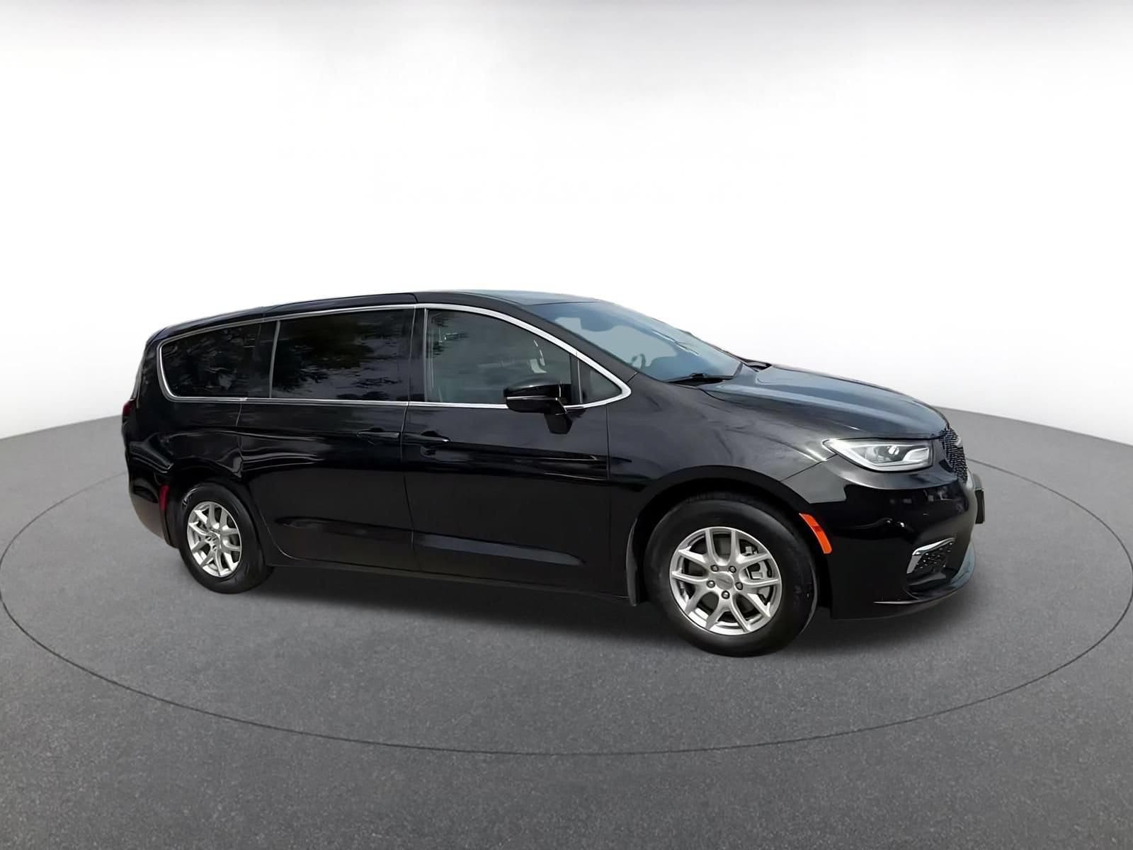 Thumbnail: 2025 Chrysler Pacifica - 2
